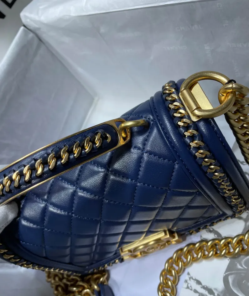 CHANEL wrist bag Size: 20
