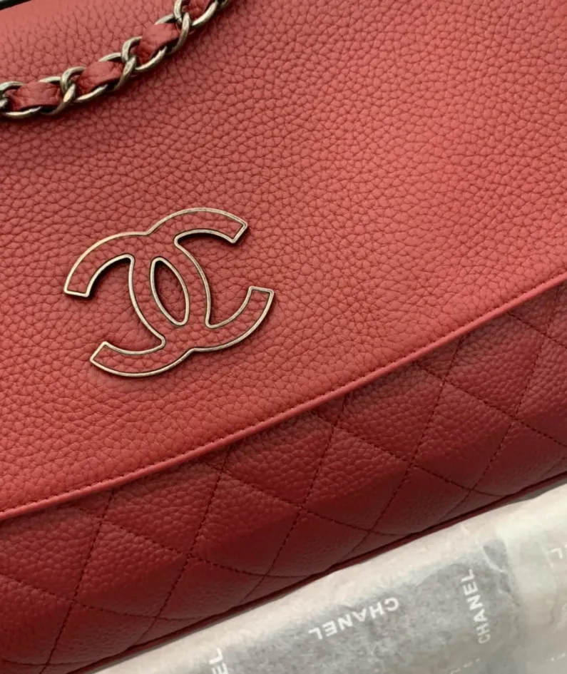 CHANEL shoulder bag Model 8095# Size: 32X7.5X19CM
