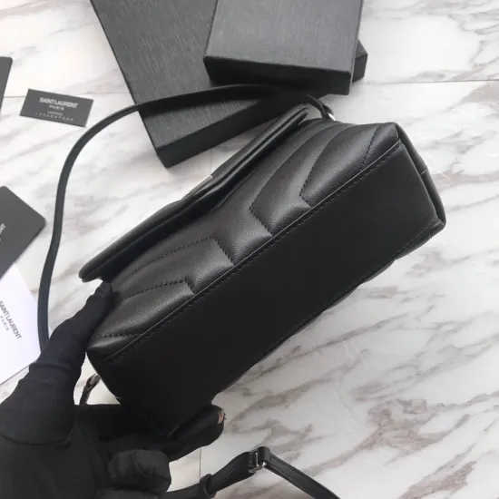 Crossbody bag Size：20x7x15cm Code：392255