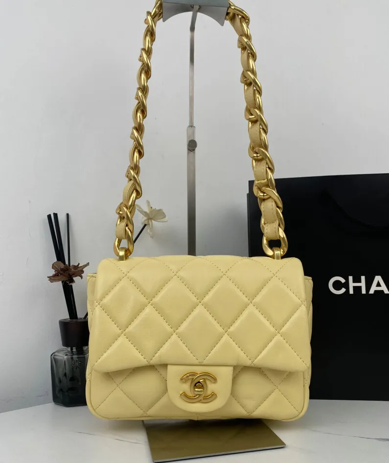 Large Gold Chain Underarm Bag Model Number: As3214