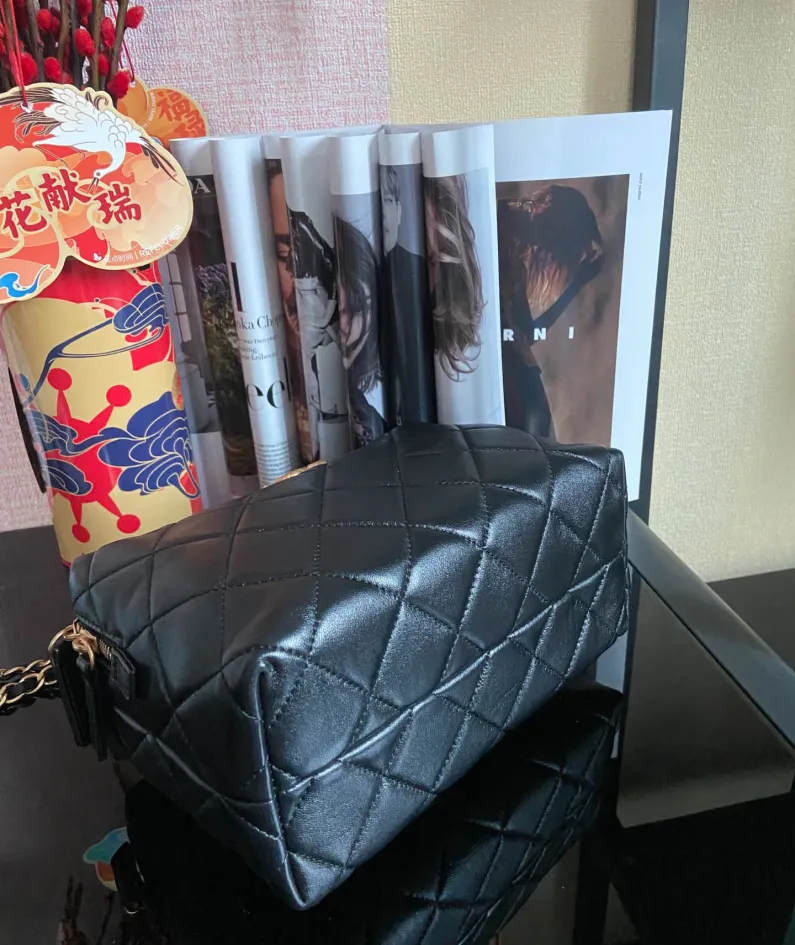 CHANEL Size: 22*10*15