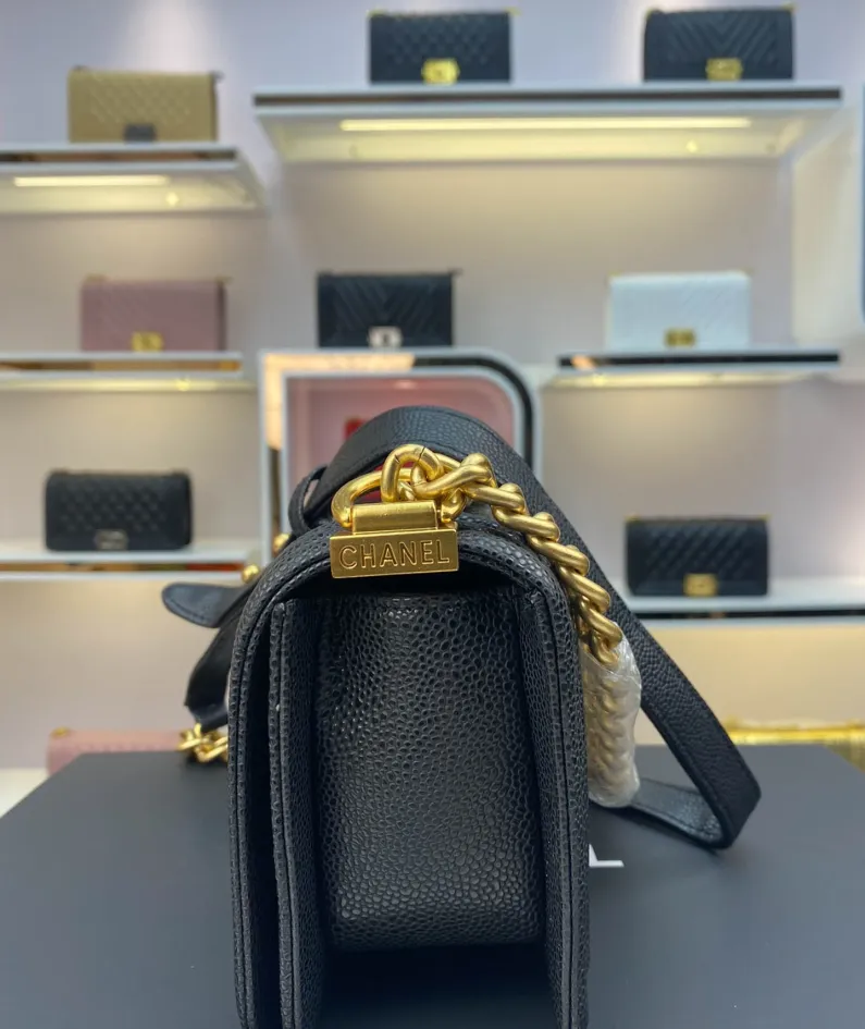 Gold Buckle Calfskin Size 20*12*7cm Model Number: 67085