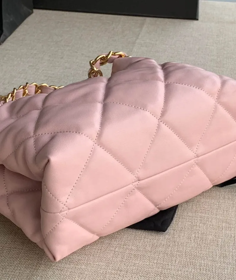CHANEL Model: AS3502 Size: 24X29X10Cm