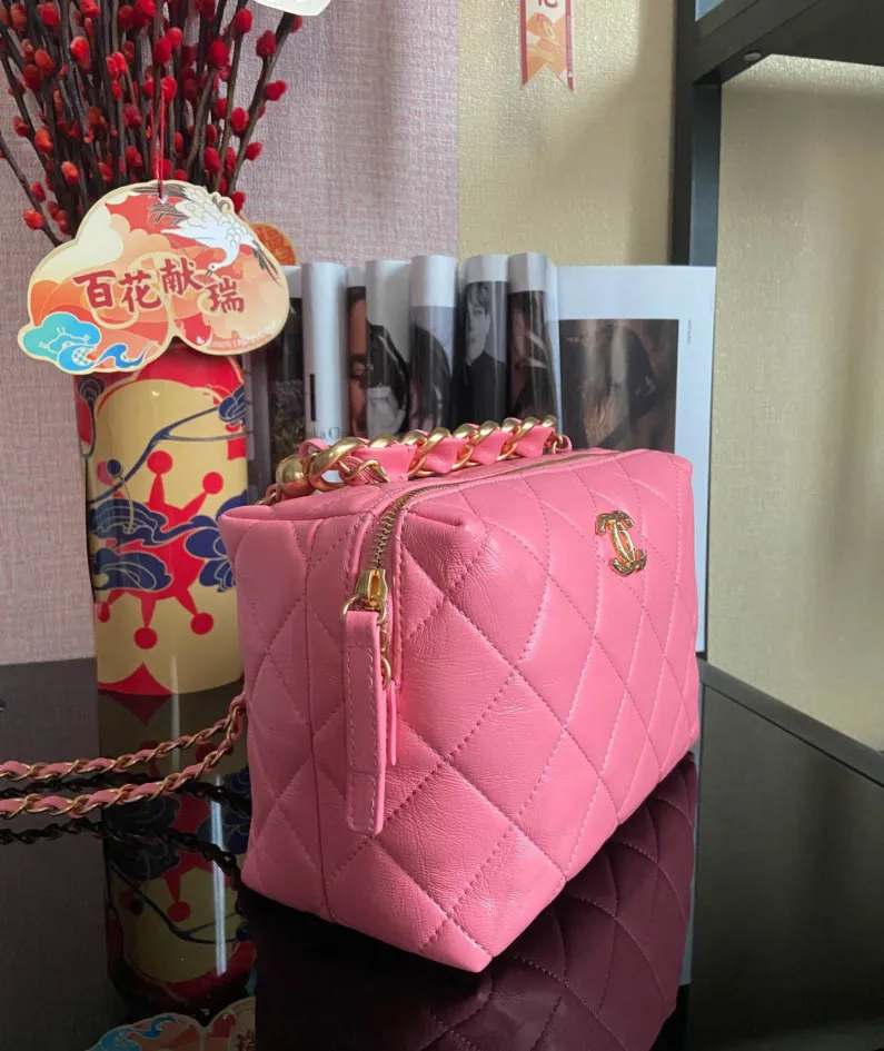 CHANEL Size: 22*10*15