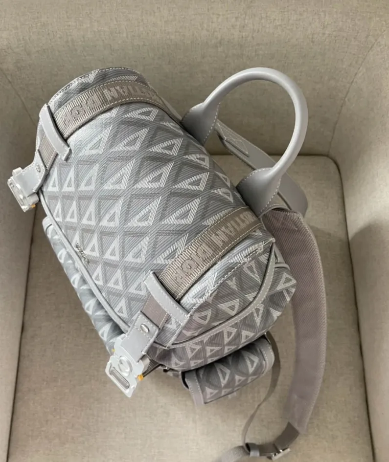 Hit the Road Shoulder Bag Size: 43*51*20