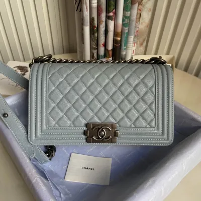  Chanel Calfskin Size:25x15x9cm