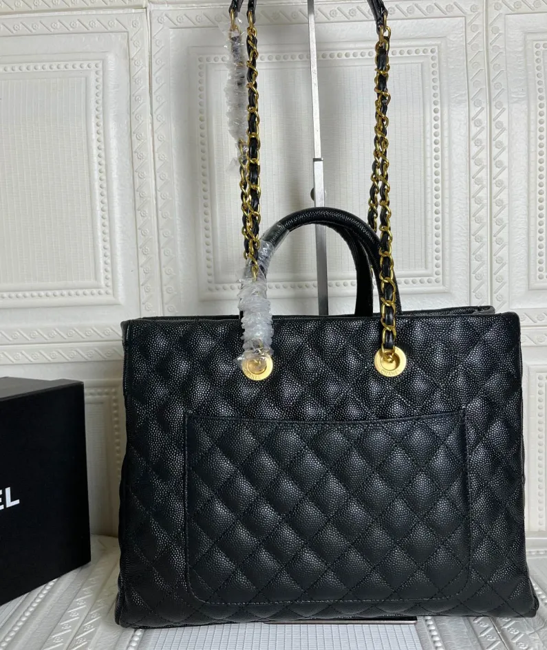CHANEL palm pattern Size: 35*30*13 Style: 8007