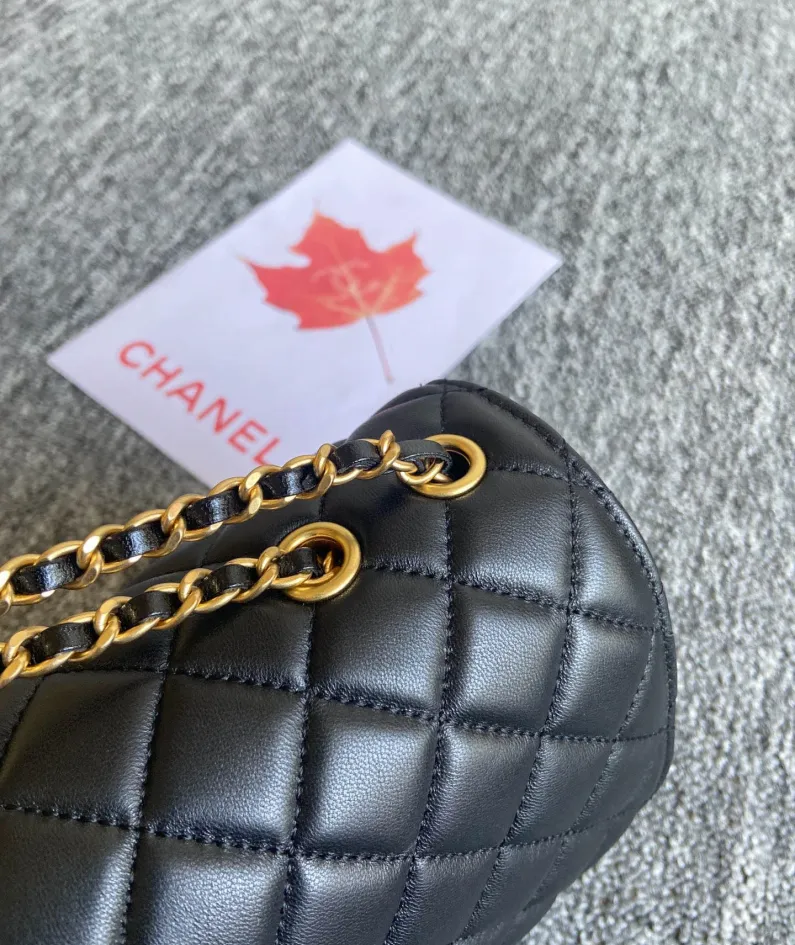 CHANEL: Model: 57276 Size: 26cm