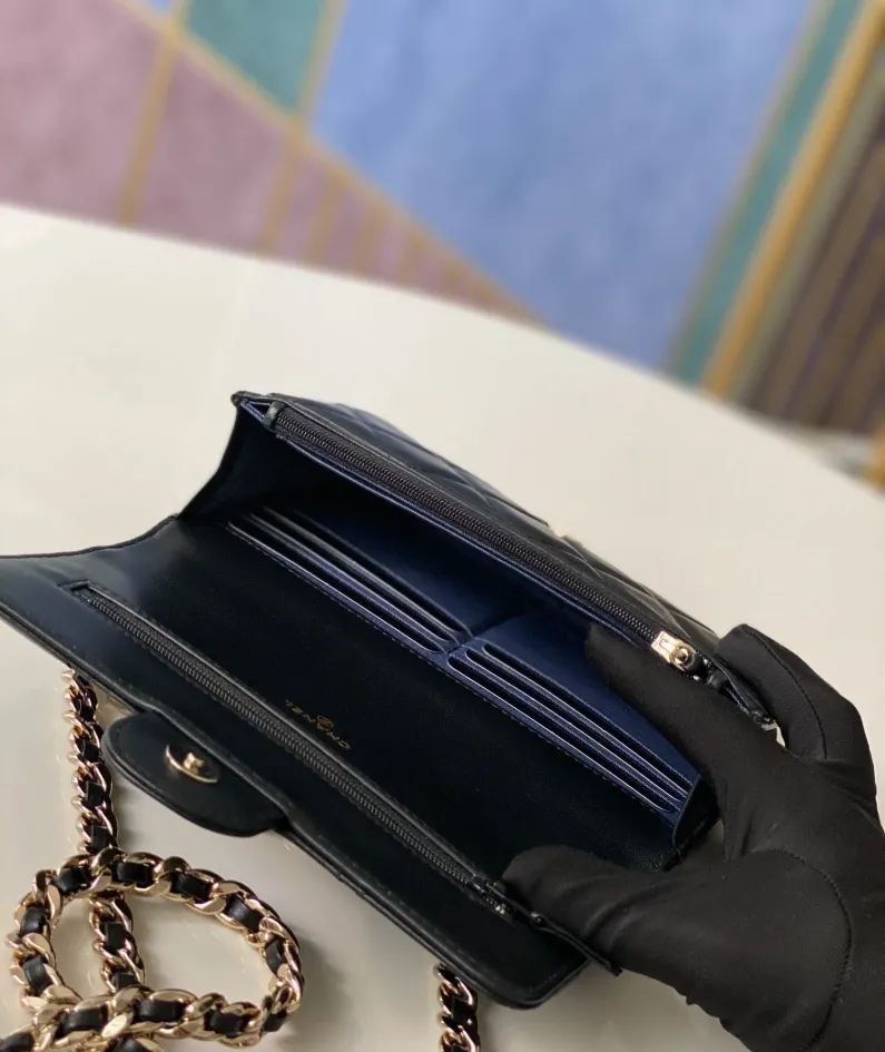 Lambskin Size: 19cm Style: 81171