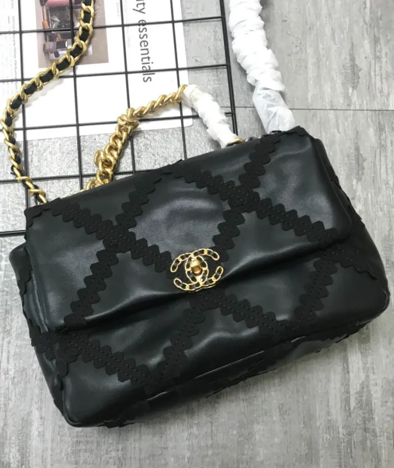 Handbag Size: 30/21/10