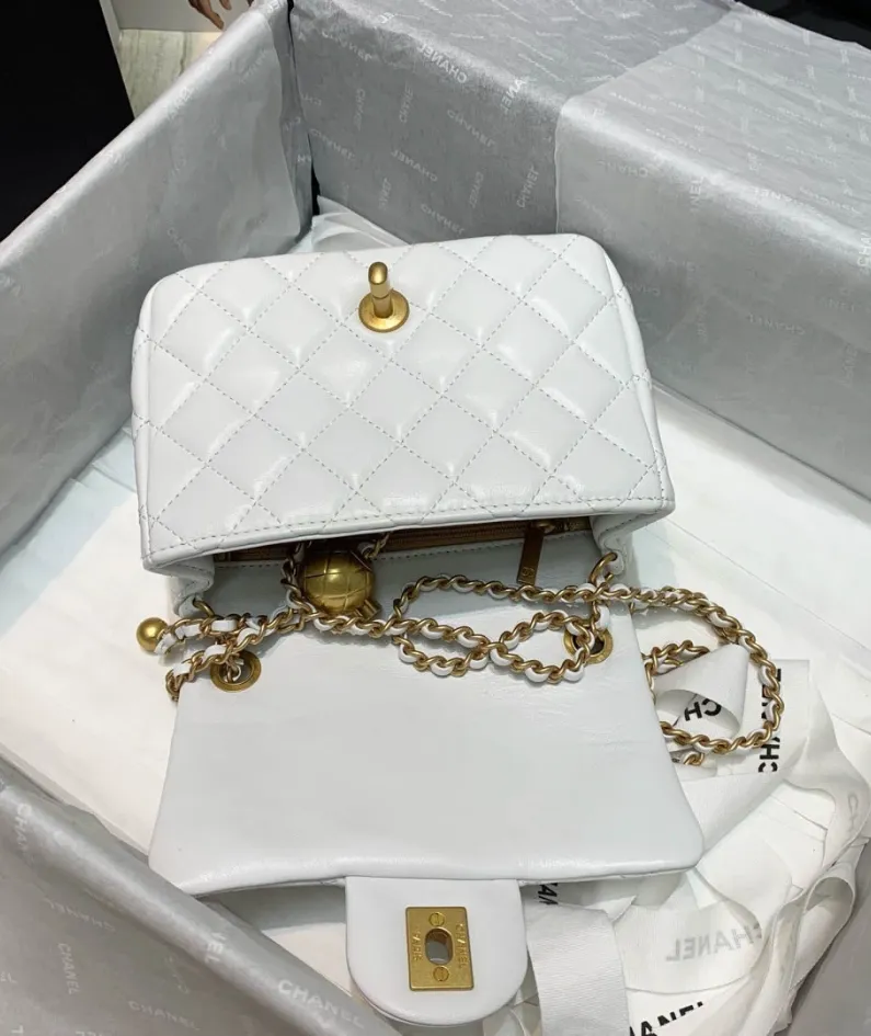 classic flap lambskin light gold buckle classic flap size:17cm