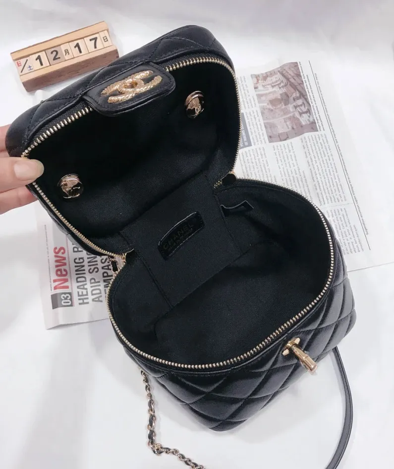 Chanel Shoulder Bag Size: 17*14*14