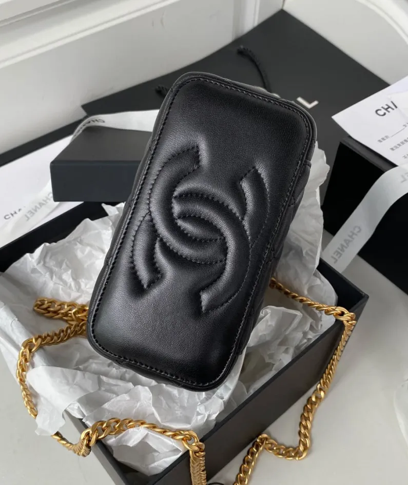 Exquisite and chic chain Size: 8.5*11*7cm