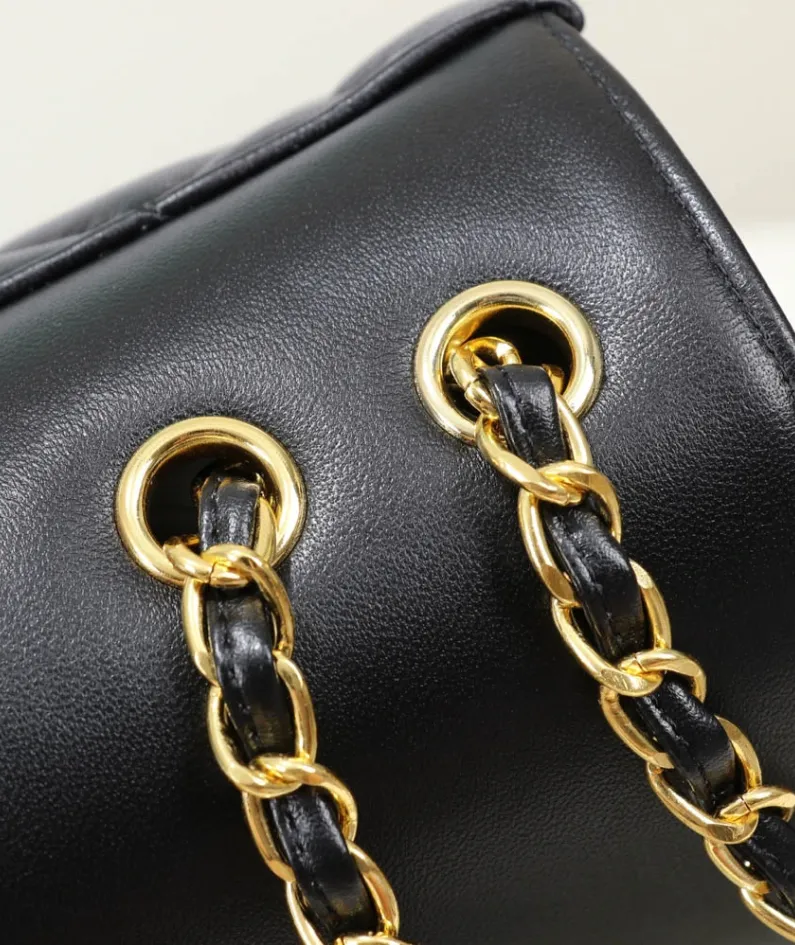 chanel sheepskin gold buckle Size: 33*23*9