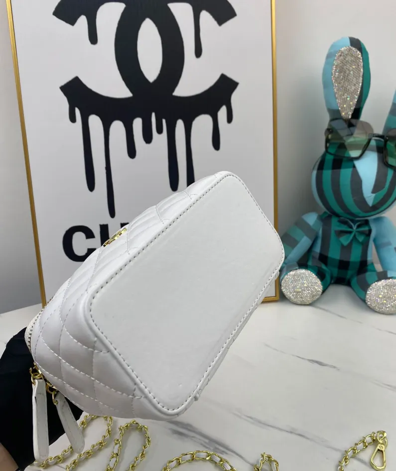 Chanel Small Square Bag Model: 8828 Size: 18/10/9