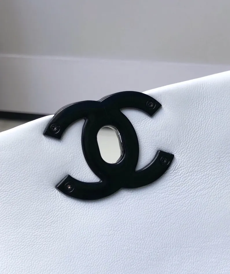 Chanel Model: S1161 Size: 30cm