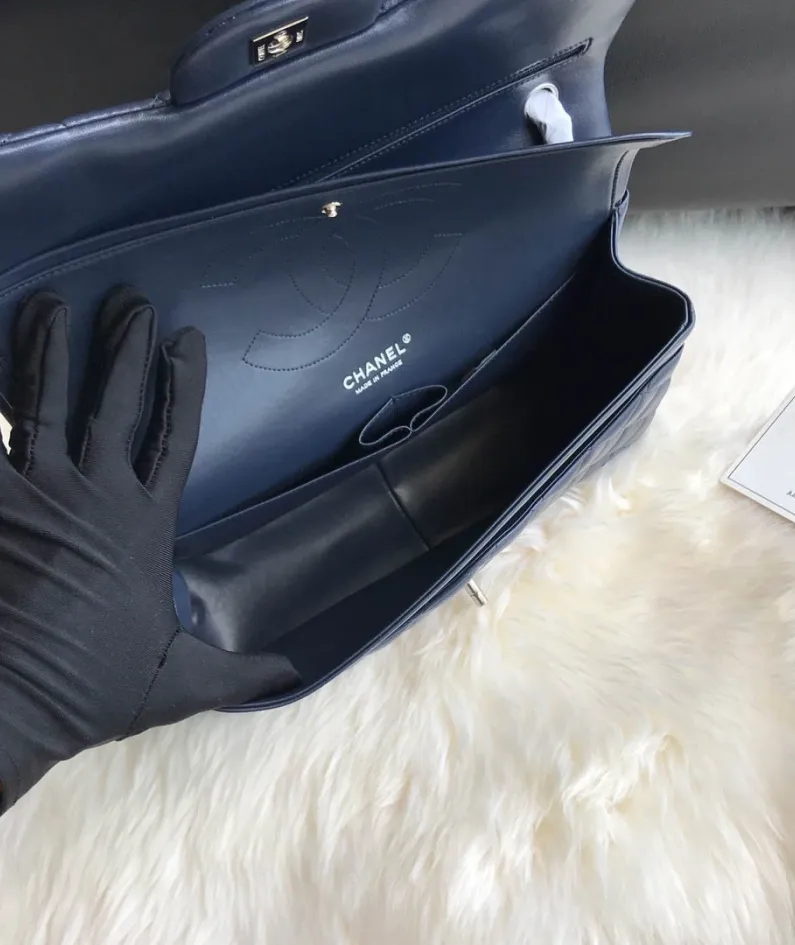 Lambskin Model: 1113 Size: 30cm