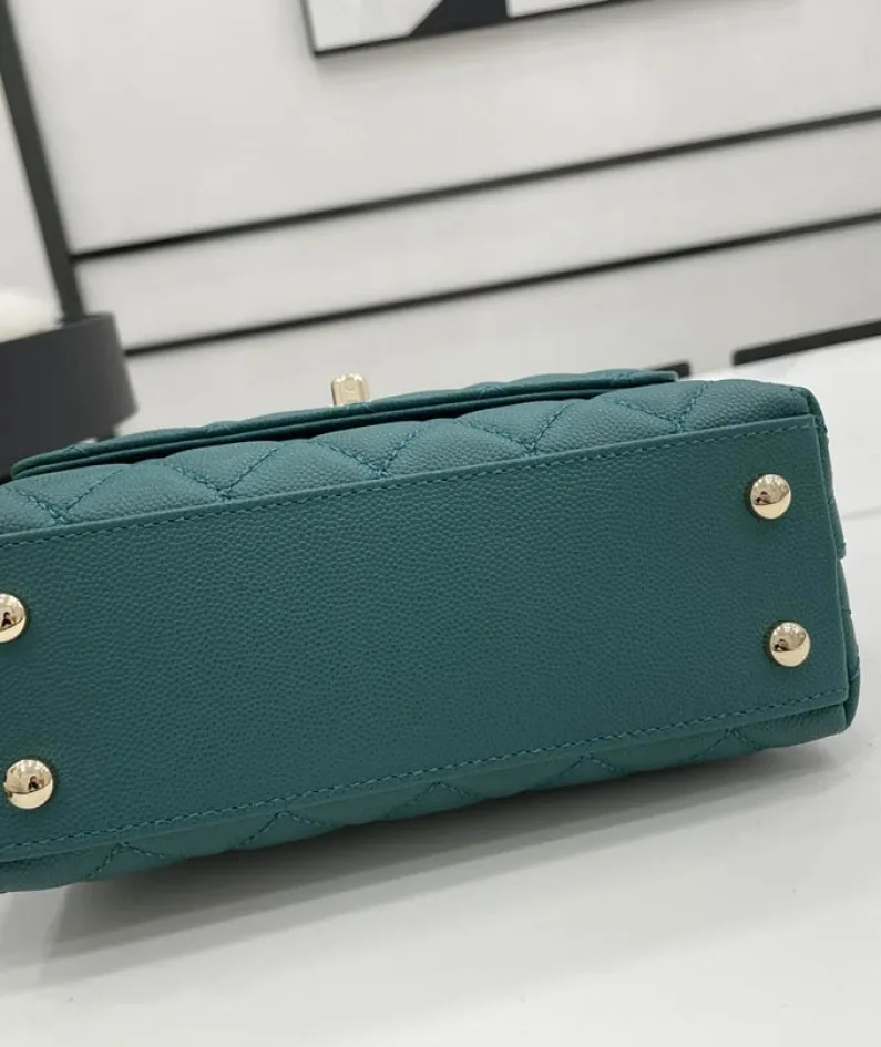 Chanel Size: 19cm/23cm/28cm Model Number: AS2215/92990/92991