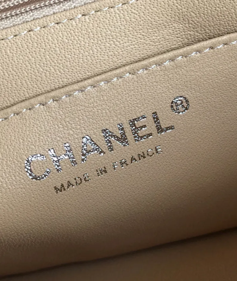 Lambskin Small Bag Size:20X13x7cm Model: 1116