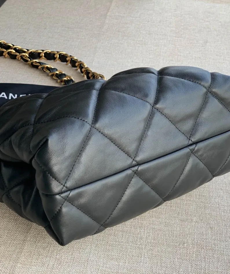CHANEL shoulder bag Model: AS3502 Size: 24X29X10Cm