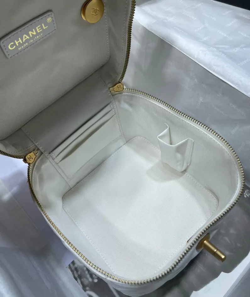 CHANEL Portable ️Crossbody Model: 2020SS ️Size: 16.5*16.5*15