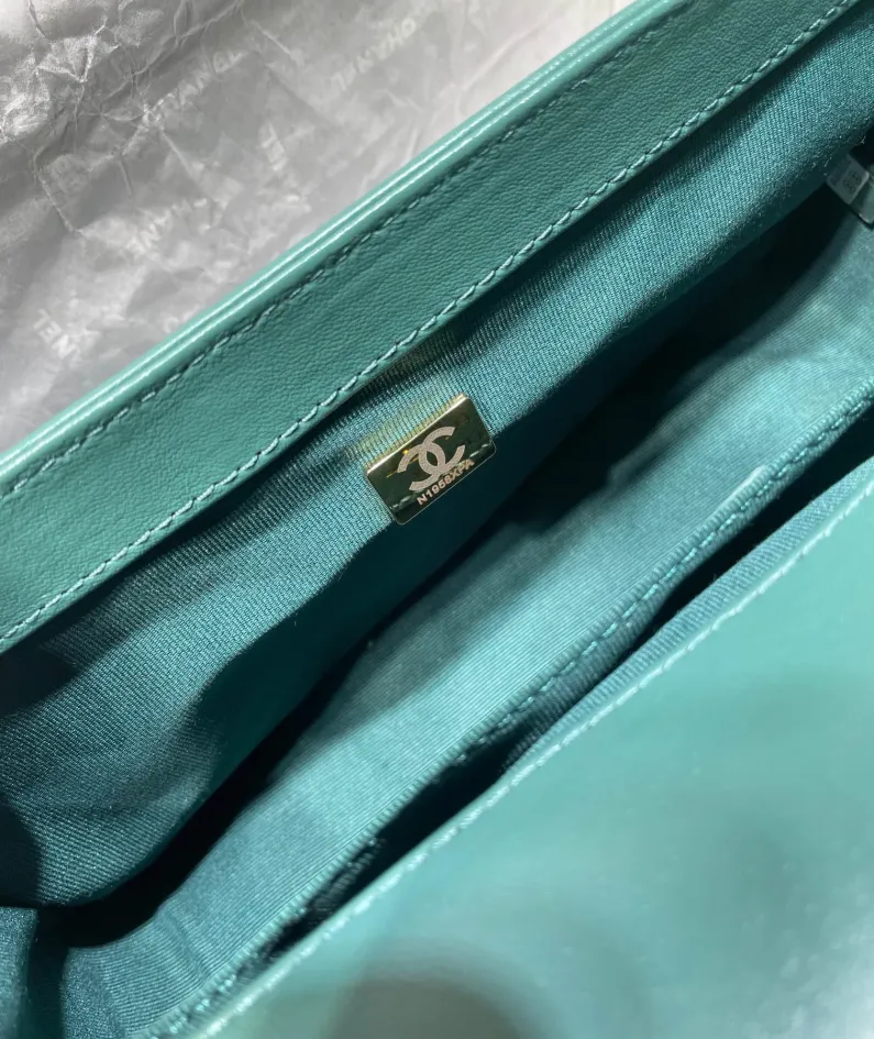 CHANEL Size: 20