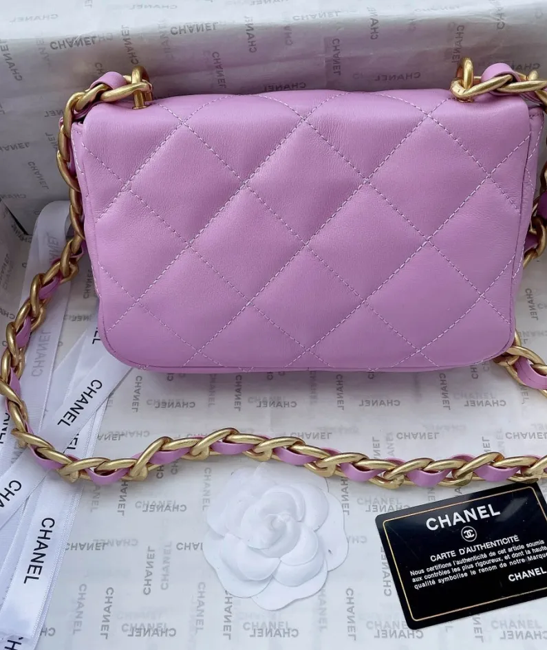 Chanel size: 21x12cm
