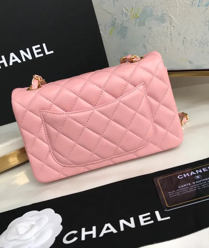 Lambskin Small Bag Size:20X13x7cm Model: 1116