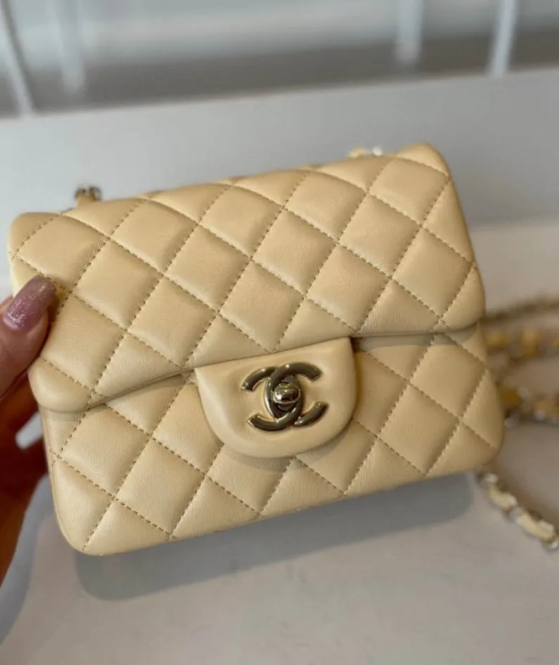 classic flap lambskin light gold buckle classic flap size:17cm