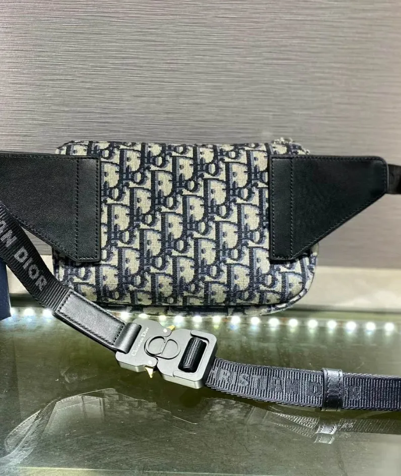 Size: 19x14x6cm