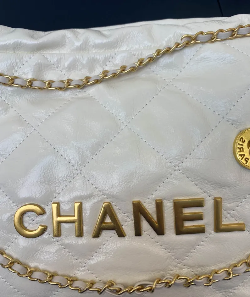 Chanel Underarm Bag Model: 8828 Size: 30*27*7 40*33*8