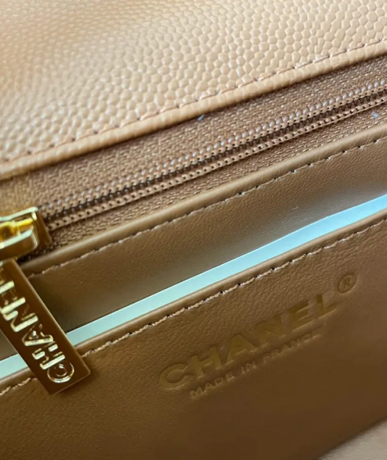 Light Silver Metal Bag Size: 17cm Ident No.: 01115