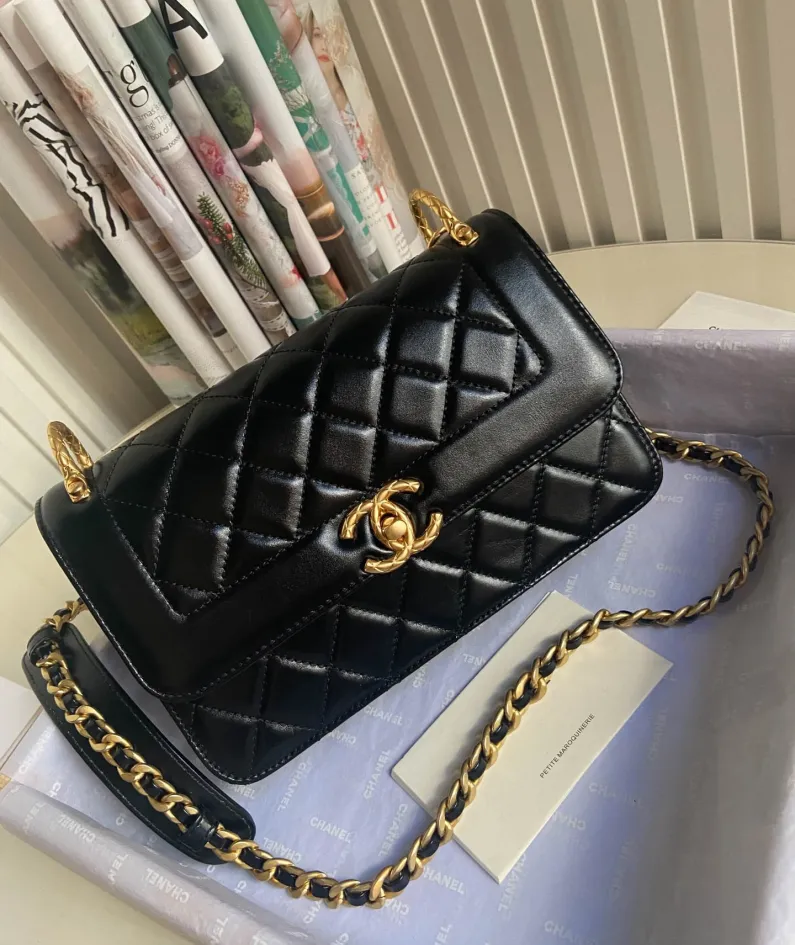 Chanel size: 23cm