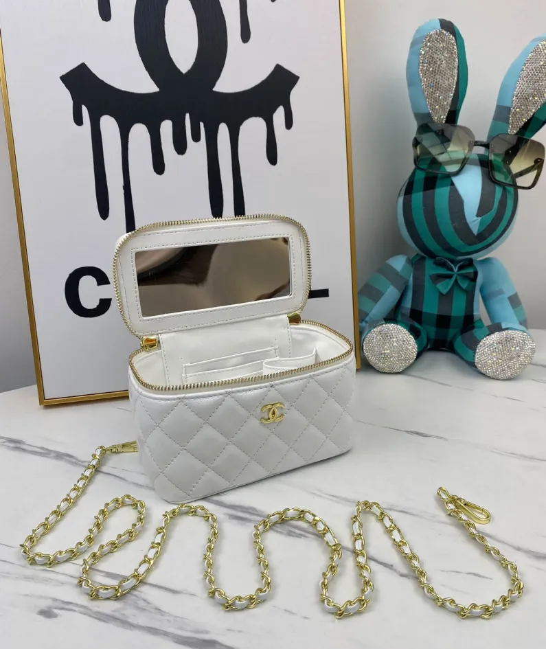 Chanel Small Square Bag Model: 8828 Size: 18/10/9