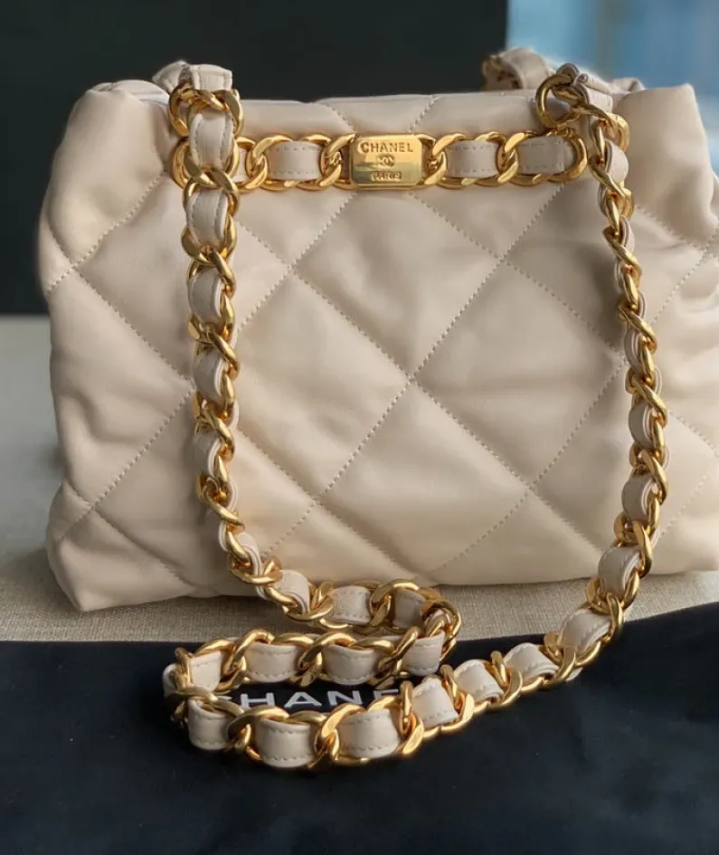 CHANEL shoulder bag Model: AS3502 Size: 24X29X10Cm