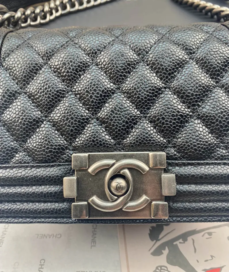 Gold Buckle Calfskin Size 20*12*7cm Model Number: 67085
