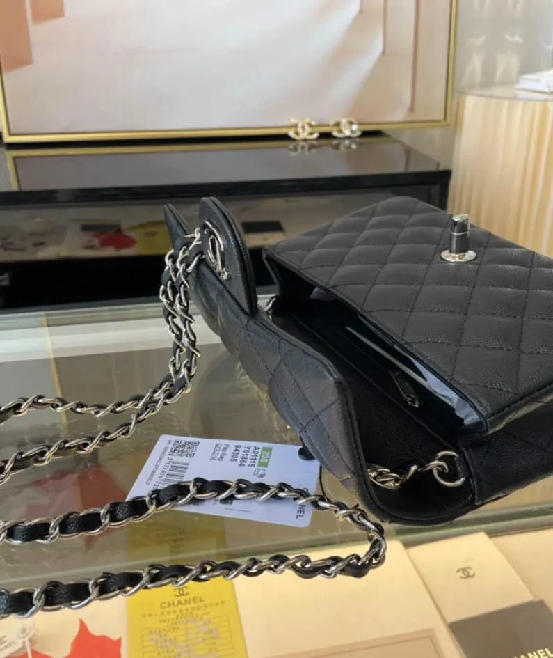 Light Silver Metal Bag Size: 20cm Ident No.: 01116