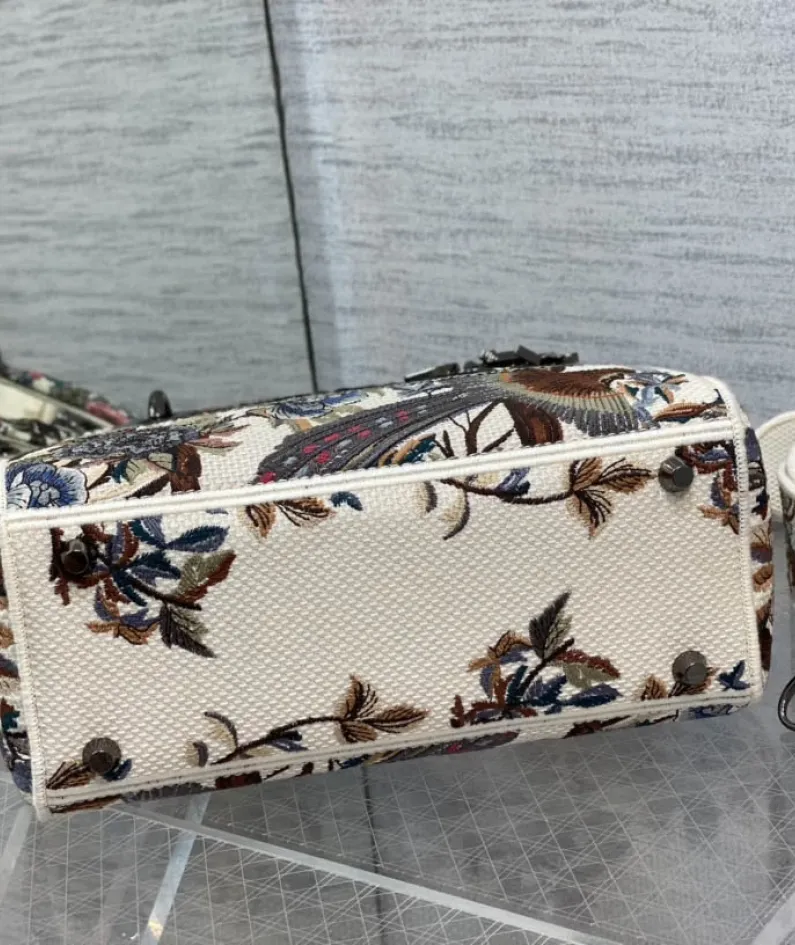Lady Winter Garden Collection