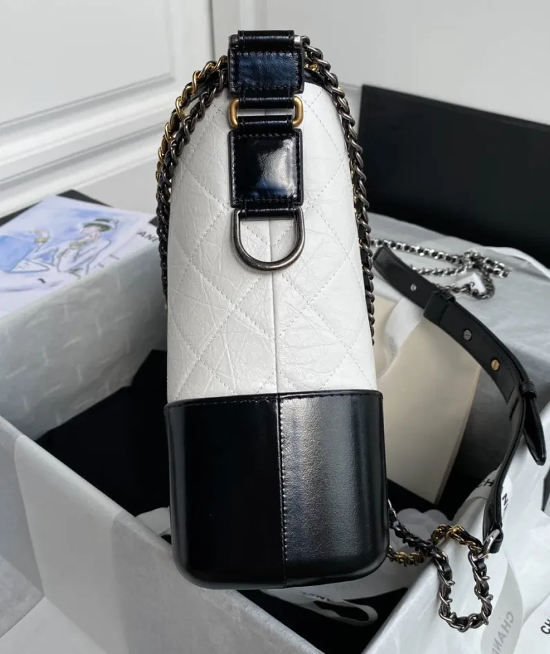 Chanel size: 28cm