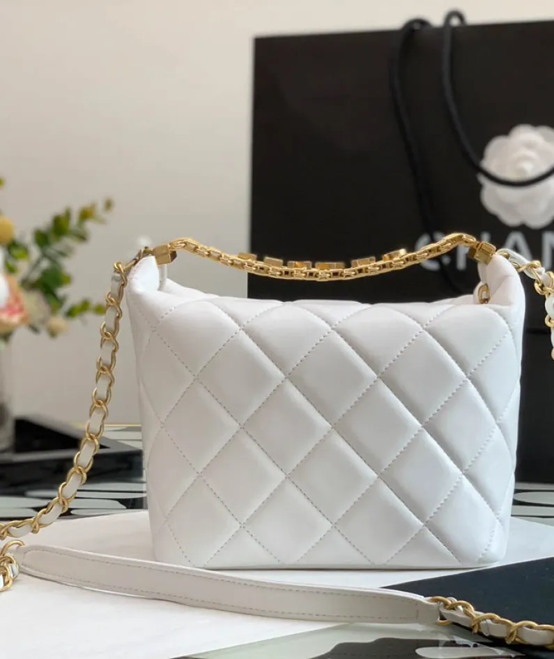 Lamb Leather Metal Chain Size: 18*21*12cm Model Number: 0026