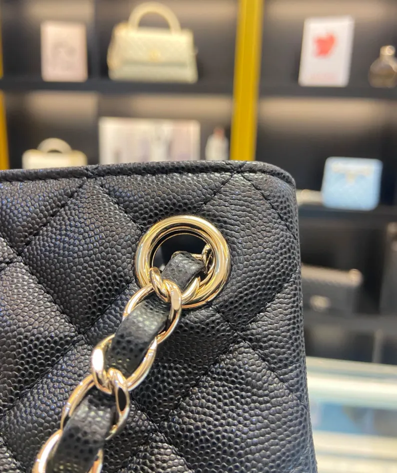 CHANEL One Shoulder Model Number: AS3176 Size: 16X15X9cm