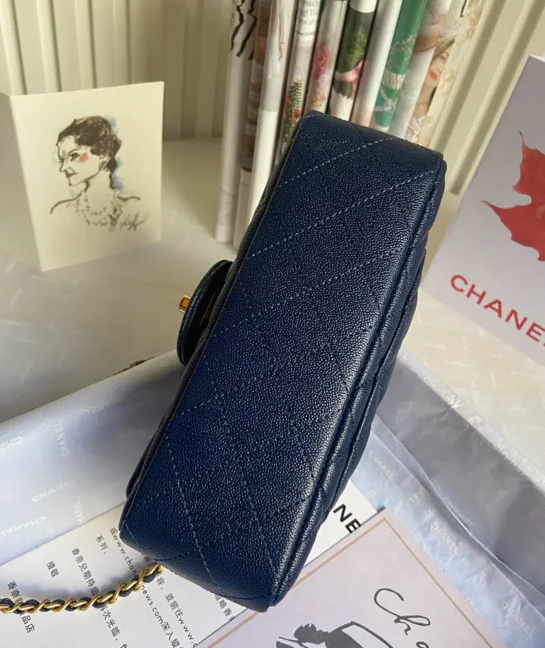 Handbag Size: 20x14x7 Model: AS243