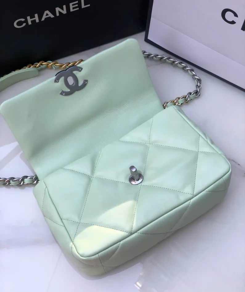 Chanel Model: S1160 Size: 26cm