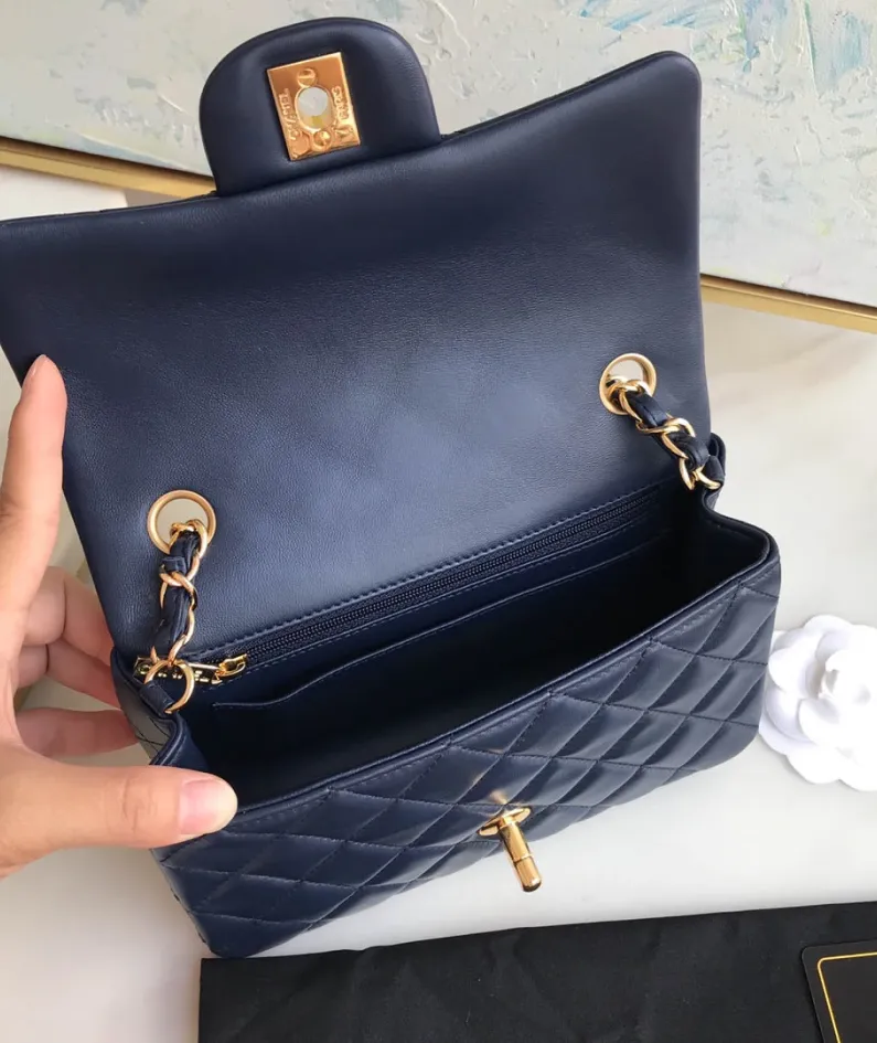 Lambskin Small Bag Size:20X13x7cm Model: 1116
