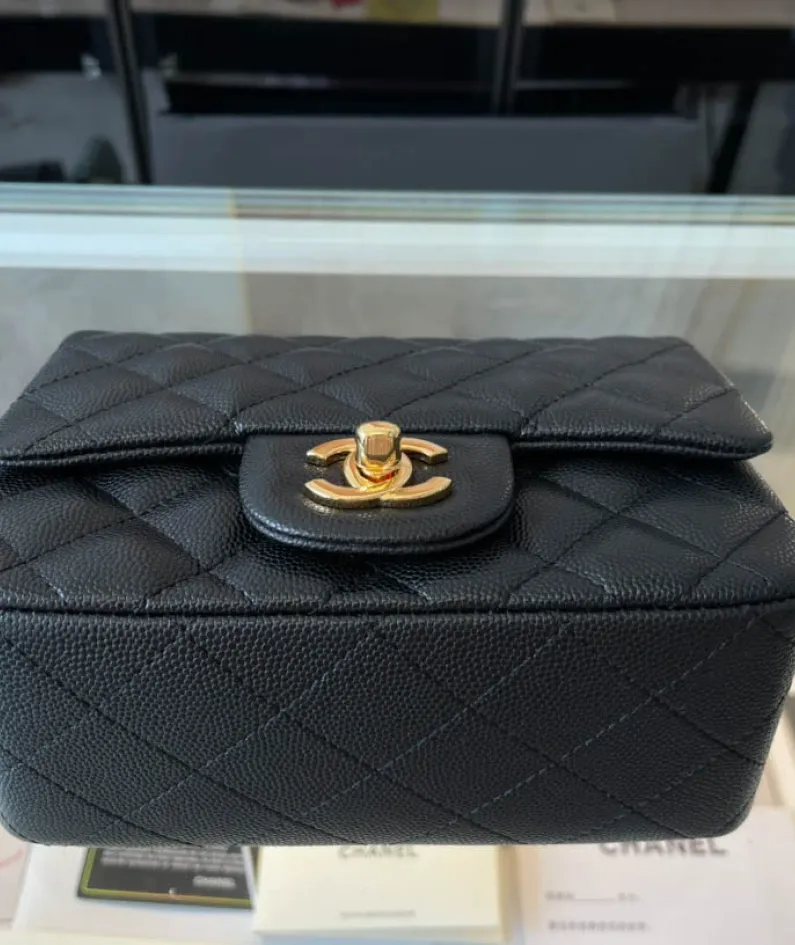 Light Silver Metal Bag Size: 17cm Ident No.: 01115