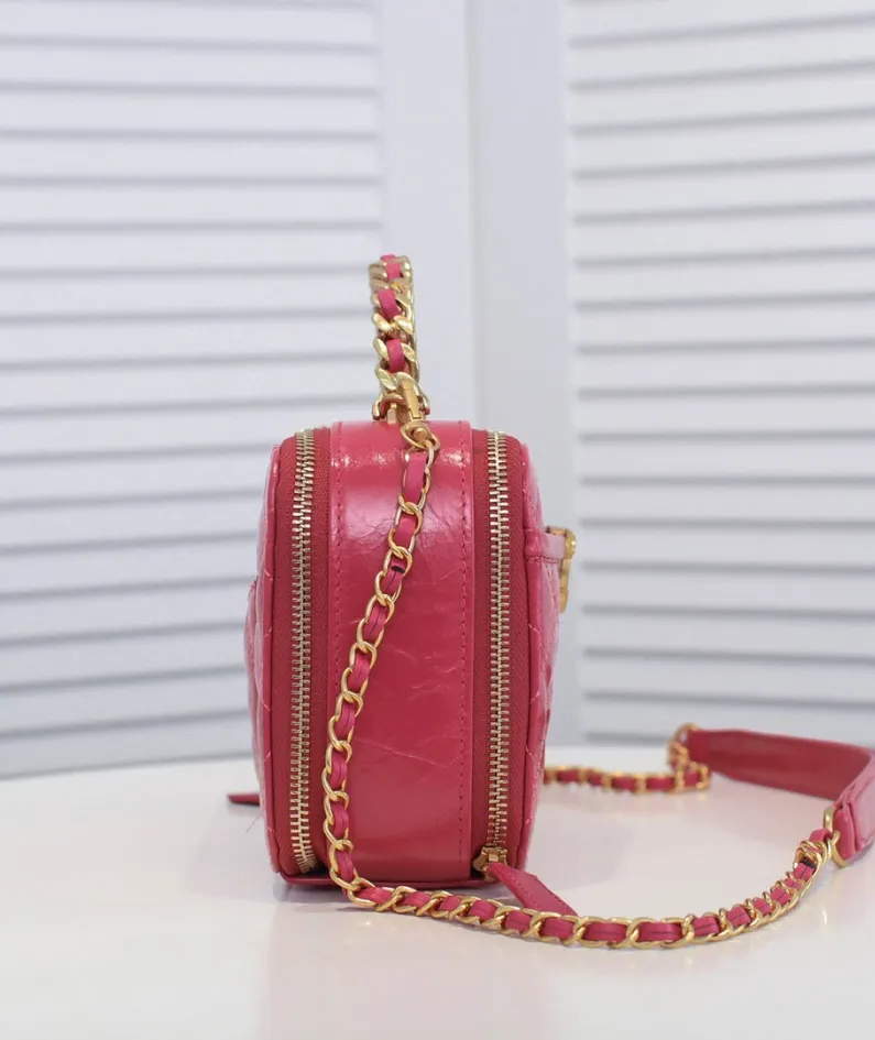 Chanel Size: Large 13.5*18.5x7.5cm Style Number: 9055