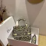 Lady D-Lite 5-panel embroidery Size: 24 x 20 x 11 cm