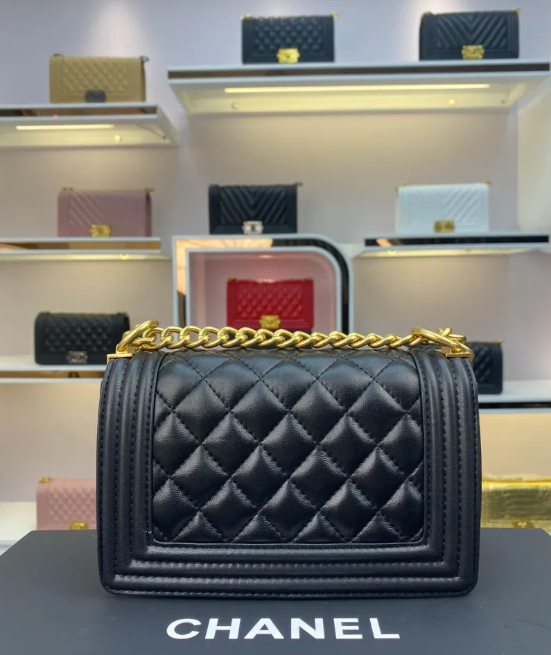 Gold Buckle Calfskin Size 20*12*7cm Model Number: 67085