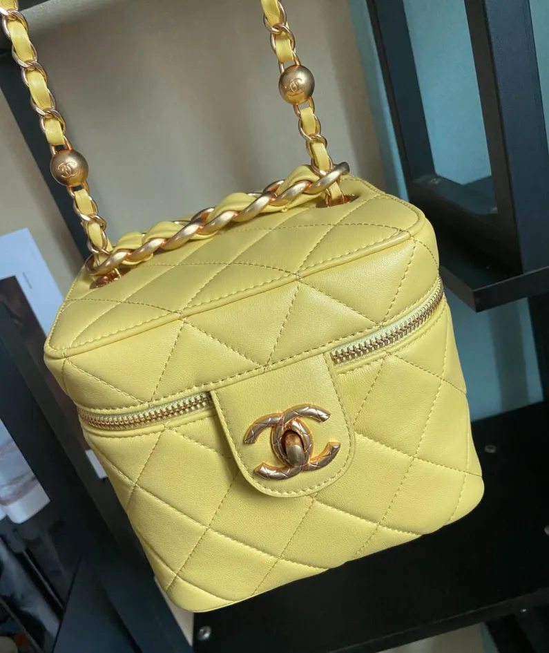 CHANEL size 16.5/16.5/15
