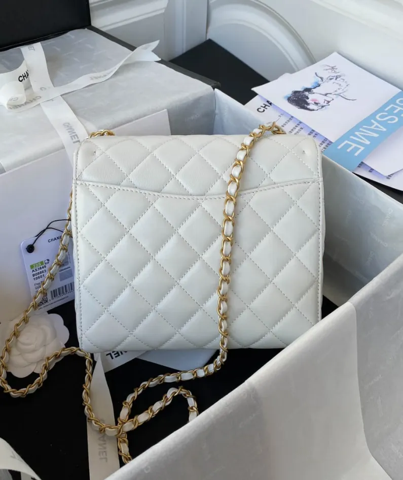 Chanel sheepskin size: 18X19.5X9.5cm